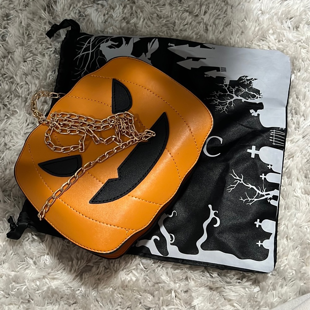 Pumpkin purse with strap and attachable/detachable accessory & bag